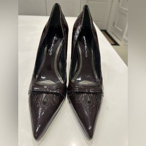 Women’s heels never worn paten leather great condition🌺